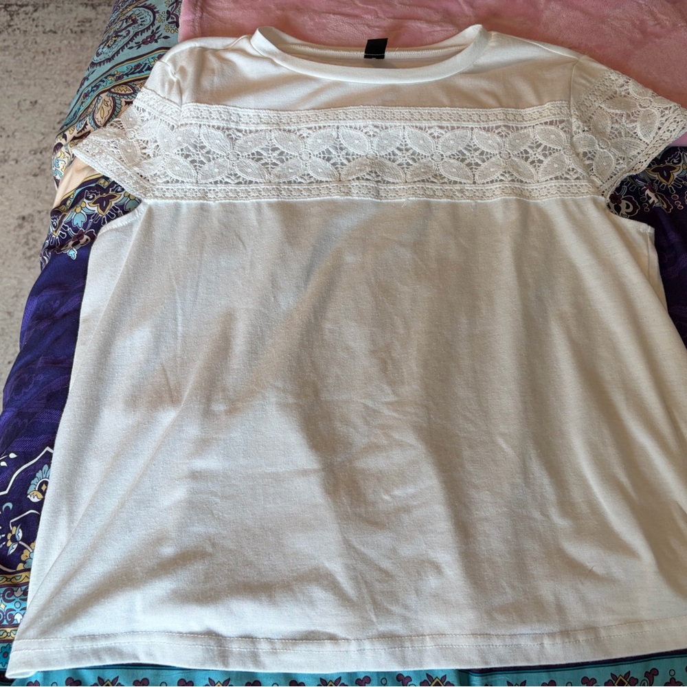 SHEIN White Lace Yoke Short Sleeve Top